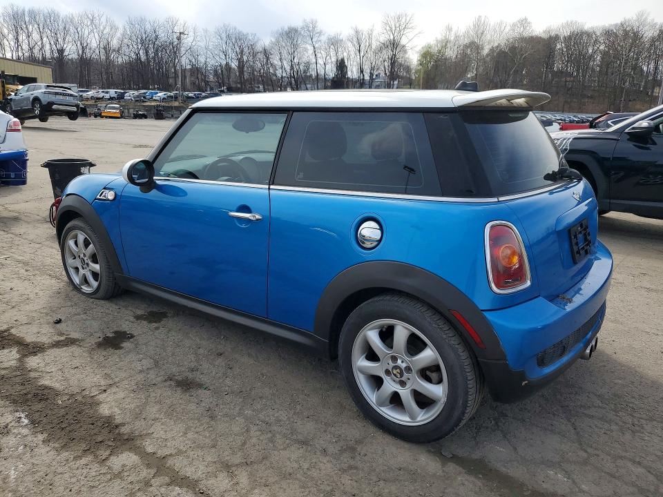 2009 Mini Cooper VIN WMWMF73589TW87141 COPART salvage auction — NORMAL WEAR, Fl - Certificate Of Title (P), sold $1,200 on 2026-08-24 (photo 2)