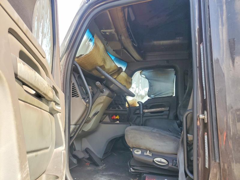 2016 Kenworth All other VIN 1XKYD48X6GJ458828 COPART salvage auction — Burn Interior, TX - SALVAGE VEHICLE TITLE, sold $8,100 on 2026-07-23 (photo 9)