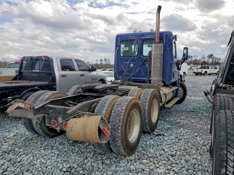 2010 Freightliner Cascadia VIN 1FUJGEBG1ASAT5199 COPART salvage auction — ROLLOVER, ST, sold $375 on 2026-07-30 (photo 4)