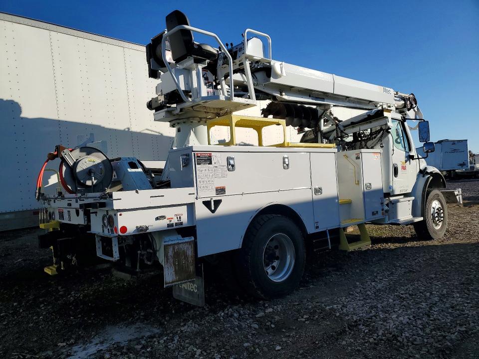 2024 Freigliner VIN 3ALDCXFC8RDUV0863 COPART salvage auction — ROLLOVER, PA - DEALER ONLY CLEAN TITLE, sold $13,100 on 2026-07-16 (photo 3)