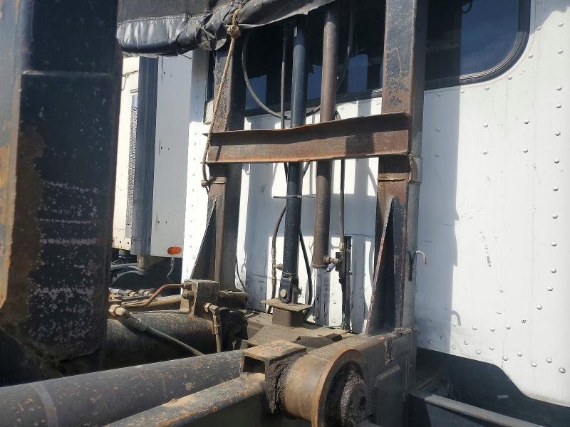 2008 Peterbilt tractor All models VIN 2NPLHN7X68M756459 COPART salvage auction — MINOR DENT/SCRATCHES, CY, sold $3,850 on 2026-09-03 (photo 6)