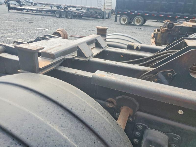 2005 Peterbilt tractor All models VIN 2NPLHZ7X55M865353 COPART salvage auction — FRONT END, CY, sold $2,600 on 2026-09-03 (photo 9)