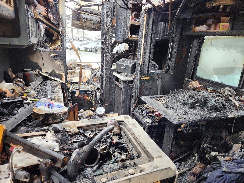 1999 National rv All other VIN 4UZ6XJCA7XCF07467 COPART salvage auction — BURN, CA - NON-REPAIRABLE VEHICLE CERT, sold $150 on 2026-07-10 (photo 6)