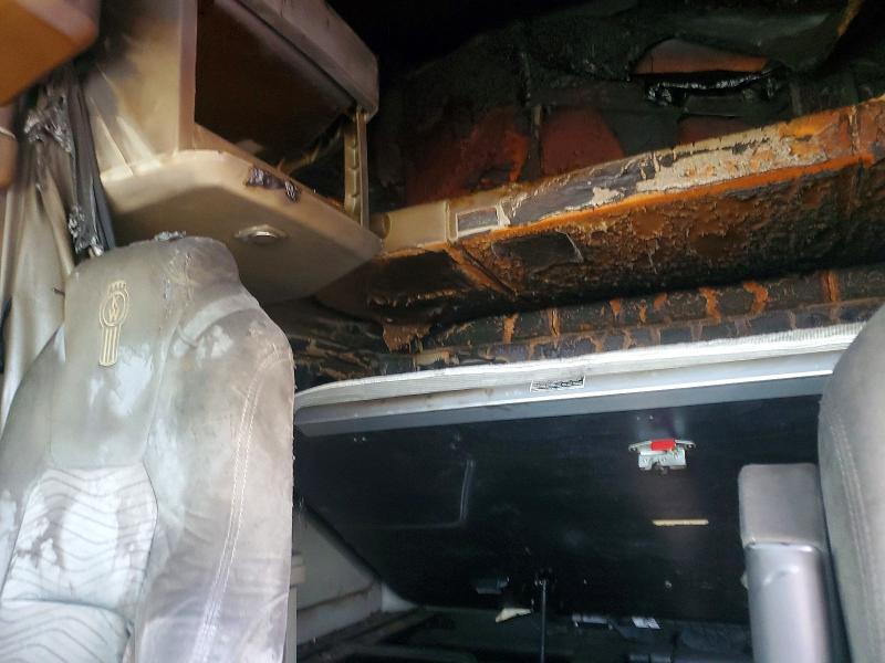 2016 Kenworth All other VIN 1XKYD48X6GJ458828 COPART salvage auction — Burn Interior, TX - SALVAGE VEHICLE TITLE, sold $8,100 on 2026-07-23 (photo 5)