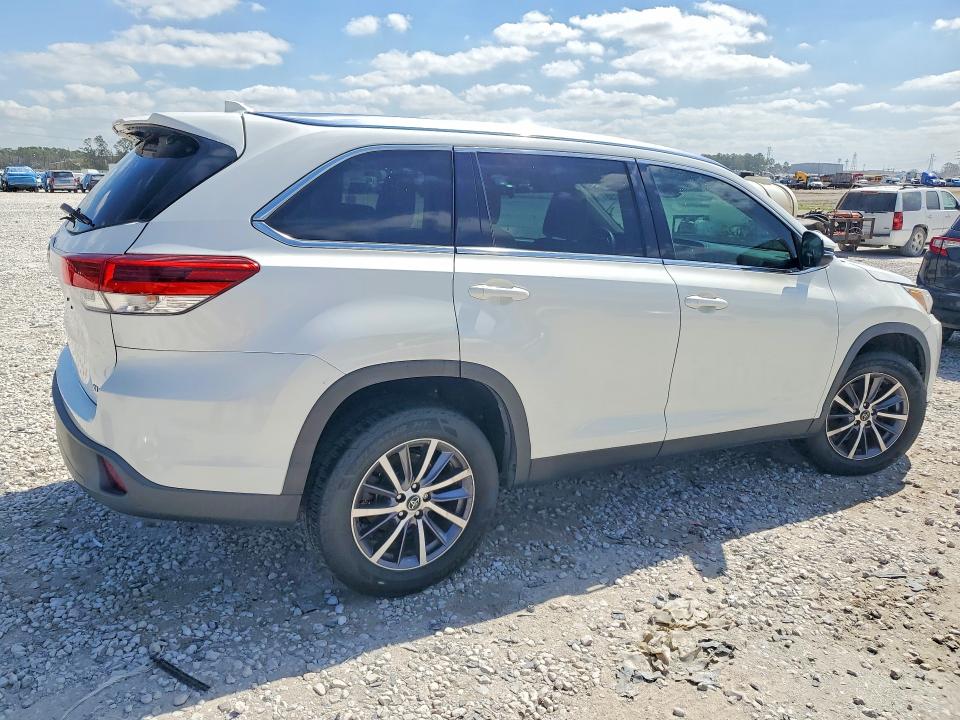 2019 Toyota Highlander VIN 5TDKZRFHXKS558065 COPART salvage auction — FRONT END, Tx - Certificate Of Title, sold $500 on 2026-07-28 (photo 3)