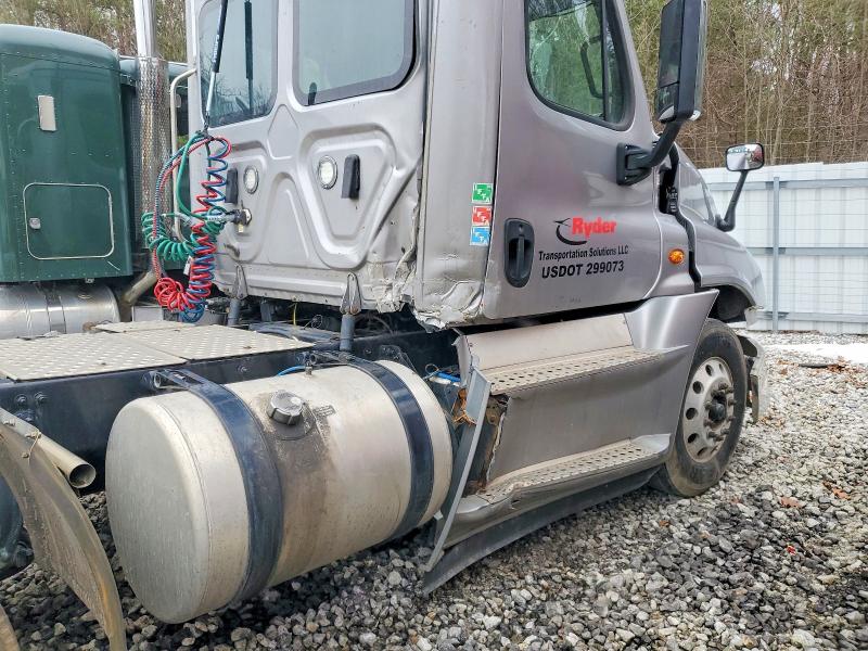 2019 Freigliner All other VIN 3AKJGEFG9KSKR8516 COPART salvage auction — SIDE, CT, sold $4,700 on 2026-08-25 (photo 9)