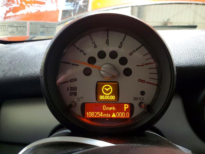 2011 Mini Cooper VIN WMWSU3C57BT251439 COPART salvage auction — NORMAL WEAR, Pa - Cert Of Title, sold $425 on 2026-08-05 (photo 9)