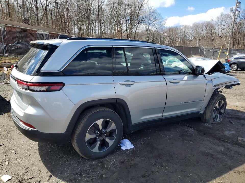 2023 Jeep Cherokee VIN 1C4RJYB60PC626080 COPART salvage auction — FRONT END, Fl - Certificate Of Destruction (P), sold $10,300 on 2026-07-27 (photo 3)