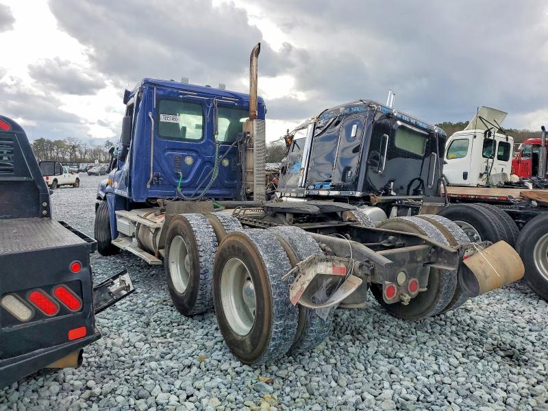 2010 Freightliner Cascadia VIN 1FUJGEBG1ASAT5199 COPART salvage auction — ROLLOVER, ST, sold $375 on 2026-07-30 (photo 3)