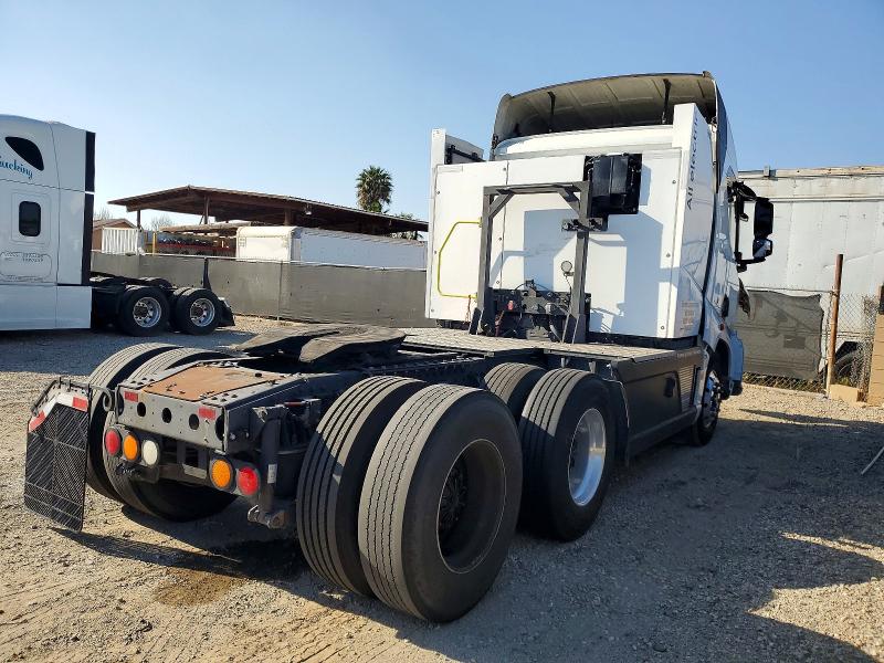 2023 Byd coach and bus llc All other VIN LPEE5DE83PD000019 COPART salvage auction — FRONT END, CA - SALVAGE CERTIFICATE, sold $8,700 on 2026-07-09 (photo 4)