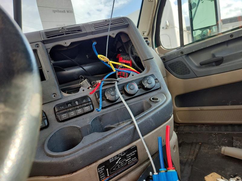 2018 Freightliner Cascadia 113 VIN 3AKBGADV0JSJL4388 COPART salvage auction — MECHANICAL, IN - CERTIFICATE OF TITLE (P), sold $2,200 on 2026-07-27 (photo 9)