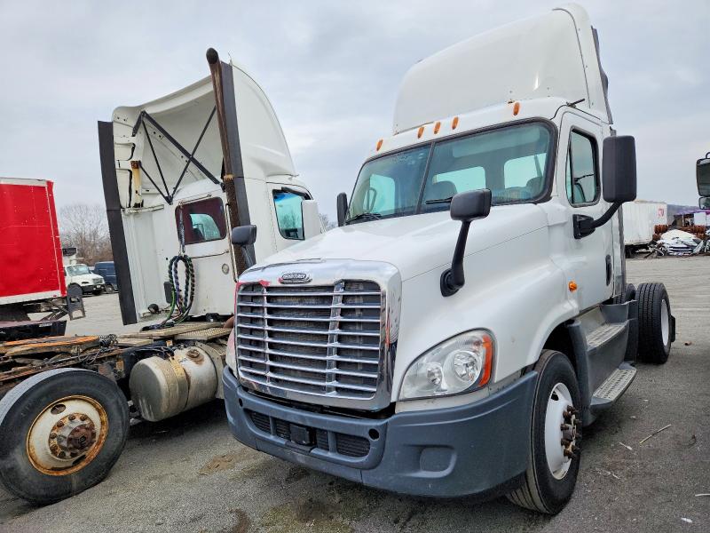 2016 Freightliner All other VIN 1FUBGEDV4GLHC5673 COPART salvage auction — MINOR DENT/SCRATCHES, IN - CERTIFICATE OF TITLE, sold $5,000 on 2026-07-29 (photo 2)