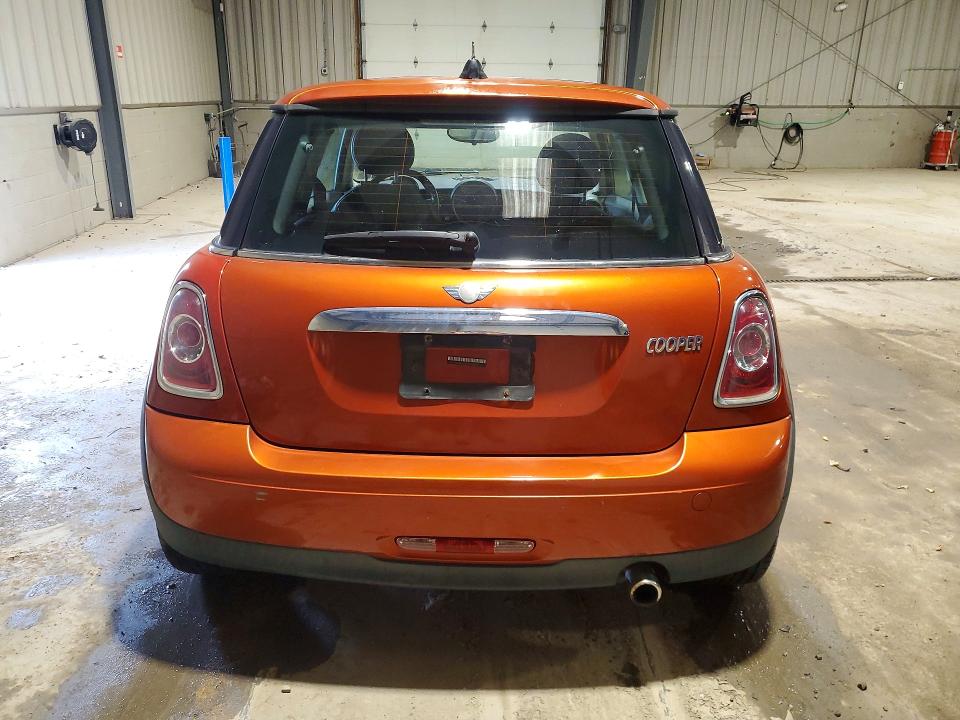 2011 Mini Cooper VIN WMWSU3C57BT251439 COPART salvage auction — NORMAL WEAR, Pa - Cert Of Title, sold $425 on 2026-08-05 (photo 6)