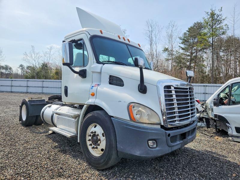 2018 Freigliner All other VIN 1FUBGADVXJLJY2573 COPART salvage auction — WATER/FLOOD, WF, sold $725 on 2026-07-29 (photo 1)