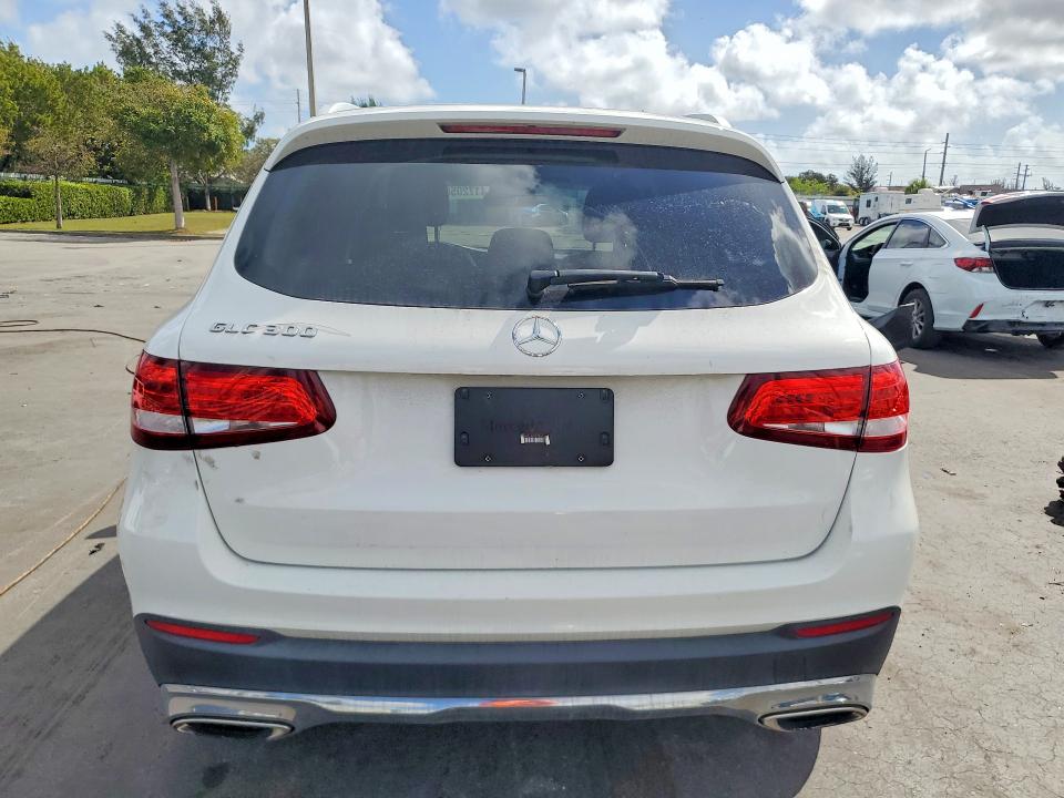 2018 Mercedes-benz Glc class VIN WDC0G4JB2JV037391 COPART salvage auction — NORMAL WEAR, Fl - Certificate Of Title, sold $8,600 on 2026-07-28 (photo 6)