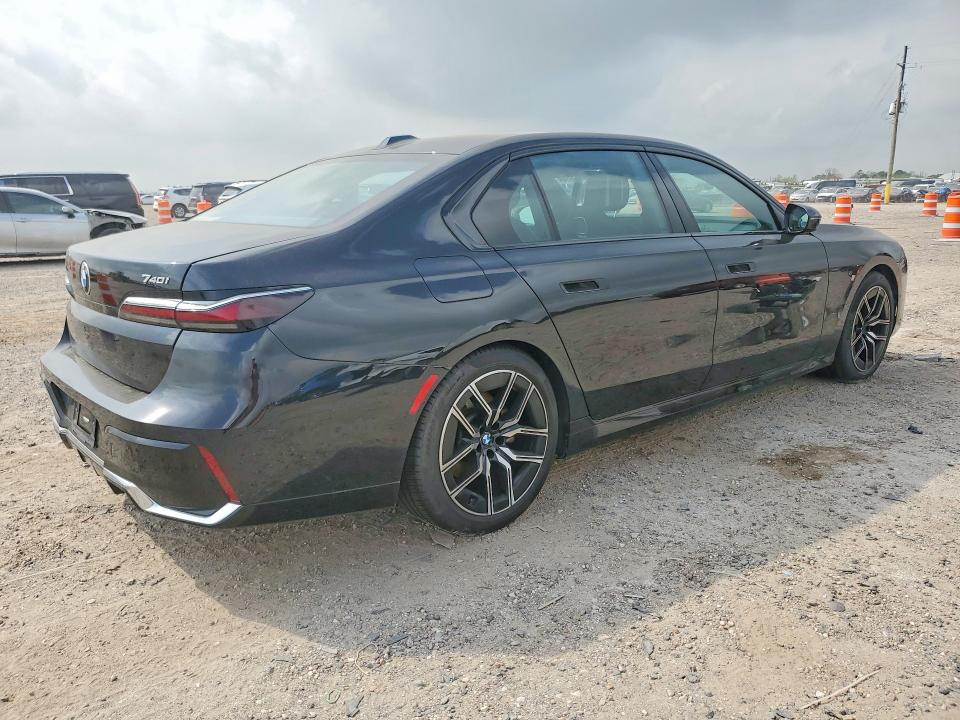 2023 BMW 7 series VIN WBA23EH00PCM21708 COPART salvage auction — Water/Flood, TX - SALVAGE TITLE-FLOOD DAMAGE, sold $36,500 on 2026-05-07 (photo 3)