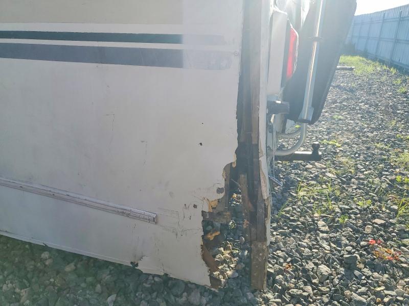 1999 Itasco Motorhome VIN 1FDWE30S7XHB05866 COPART salvage auction — VANDALISM, CA - SALVAGE CERTIFICATE, sold $90 on 2026-07-13 (photo 9)
