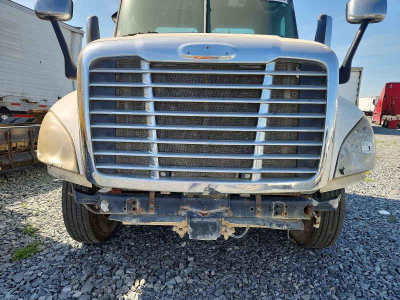 2015 Freightliner All models VIN 1FUBGED56FLGL0454 COPART salvage auction — FRONT END, Wv - Dis/Dlr/Exp Only Clean Title (P), sold $225 on 2026-07-27 (photo 9)