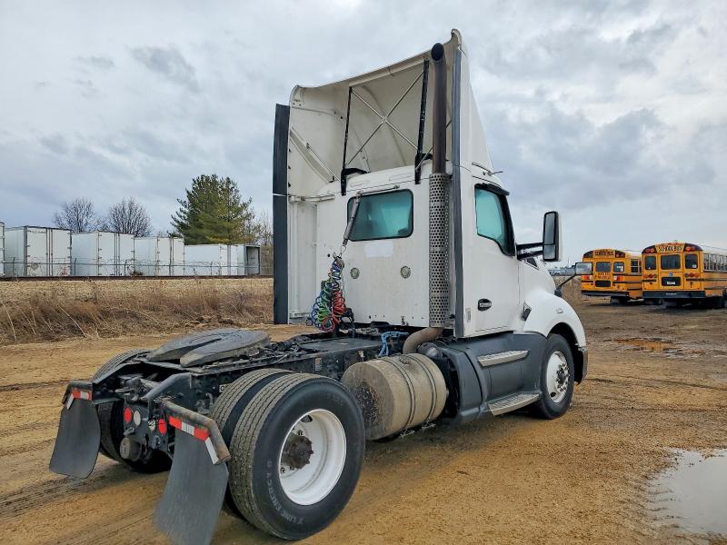 2016 Kenworth All models VIN 1XKYA48X7GJ496335 COPART salvage auction — MINOR DENT/SCRATCHES, CT, sold $6,100 on 2026-07-08 (photo 4)