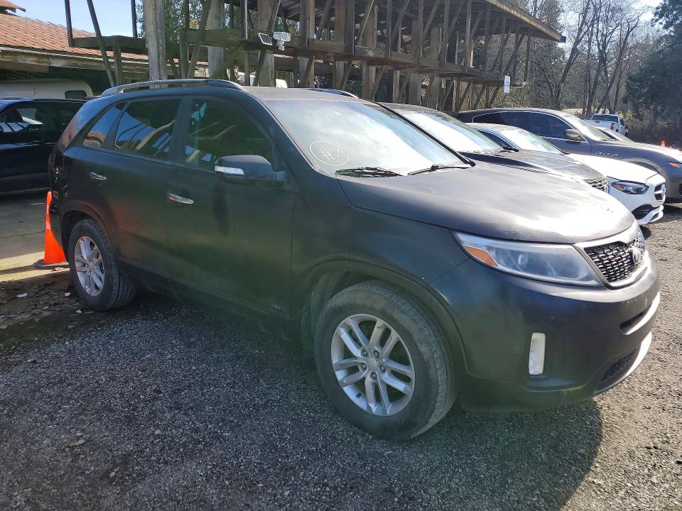 2014 Kia Sorento VIN 5XYKTCA65EG424604 COPART salvage auction — MINOR DENT/SCRATCHES, Ab - Bos - Active, sold $550 on 2026-07-28 (photo 4)