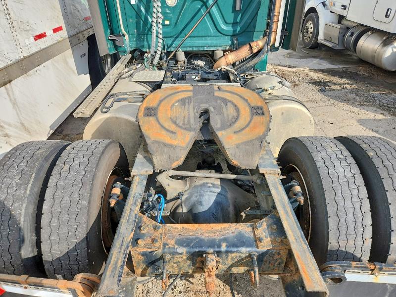 2018 Freightliner Cascadia 113 VIN 3AKBGADV0JSJL4388 COPART salvage auction — MECHANICAL, IN - CERTIFICATE OF TITLE (P), sold $2,200 on 2026-07-27 (photo 6)