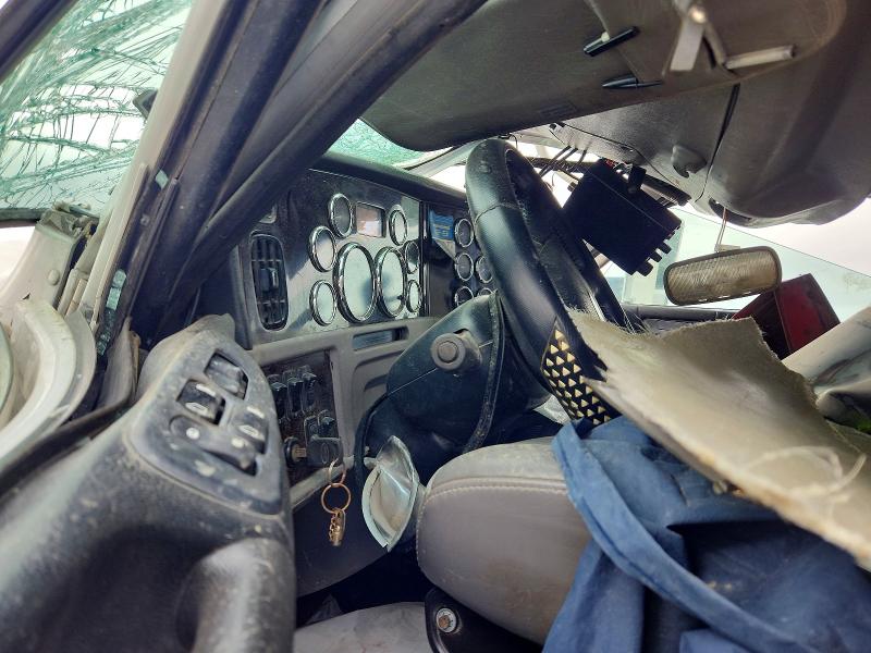2018 Peterbilt Convention VIN 1NPXGGGG30D498153 COPART salvage auction — ALL OVER, TN - SALVAGE CERTIFICATE, sold $3,900 on 2026-07-09 (photo 8)