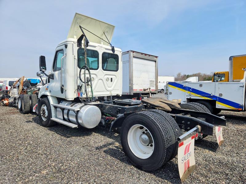 2018 Freigliner All other VIN 1FUBGADVXJLJY2573 COPART salvage auction — WATER/FLOOD, WF, sold $725 on 2026-07-29 (photo 3)