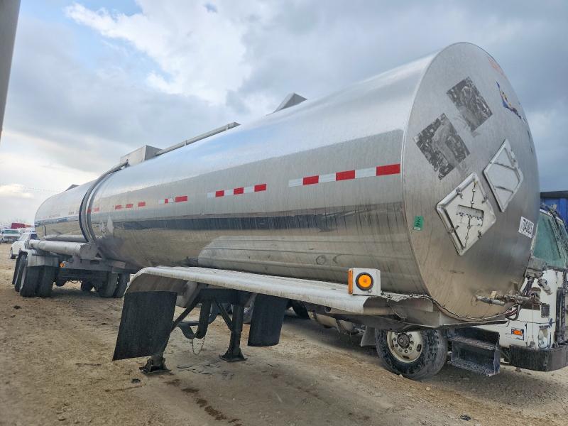 2001 Walker Trailer VIN 5WSAC42201N034066 COPART salvage auction — REAR END, SV, sold $1,100 on 2026-07-23 (photo 1)