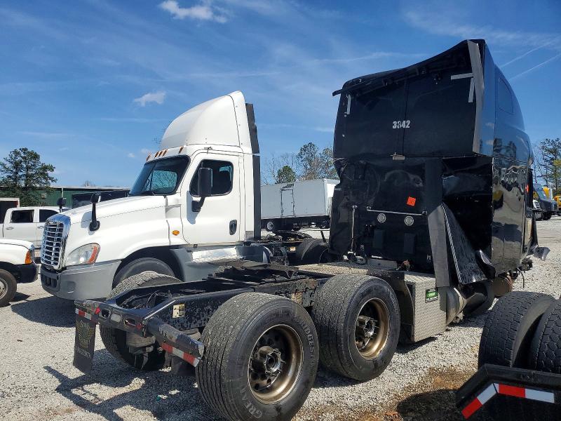 2022 Peterbilt All other VIN 1XPBDP9XXND752700 COPART salvage auction — ALL OVER, CT, sold $1,400 on 2026-07-08 (photo 4)