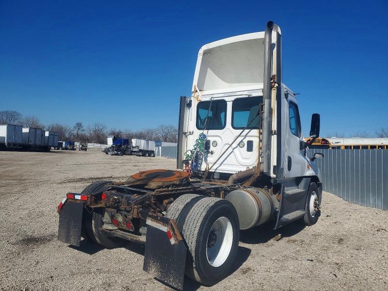 2016 Freightliner All other VIN 1FUBGEDV9GLHC5703 COPART salvage auction — MECHANICAL, IN - CERTIFICATE OF TITLE, sold $6,000 on 2026-07-10 (photo 4)