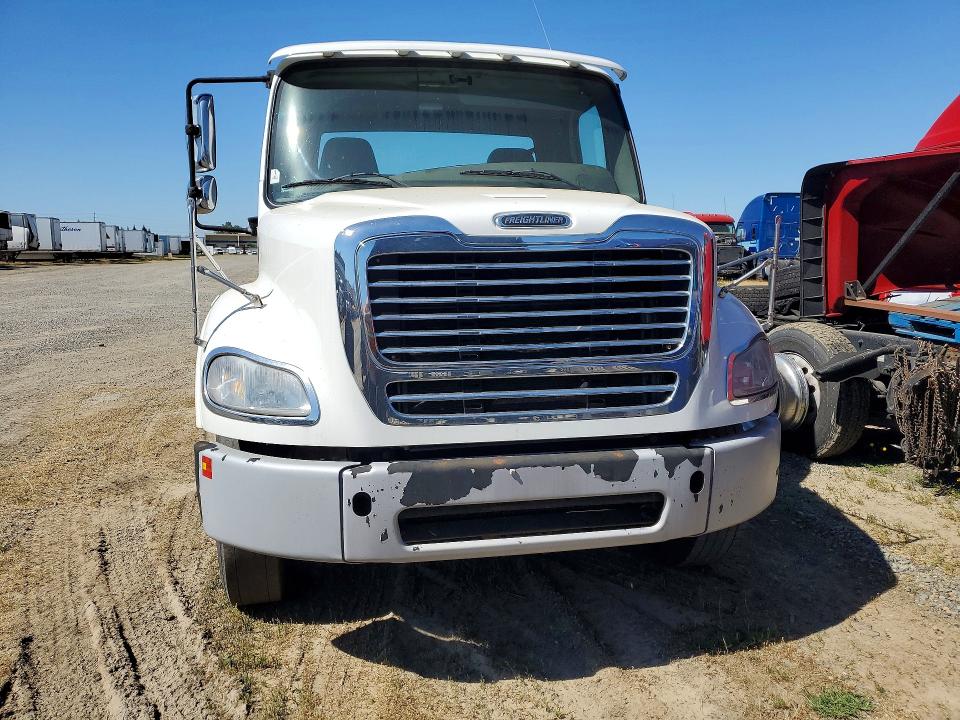 2019 Freightliner M2 unknow VIN 1FUBC4FT9KHLH9243 COPART salvage auction — NORMAL WEAR, CA - DIS/DLR/EXP ONLY CLEAN TITLE (P), sold $1,500 on 2026-07-21 (photo 5)