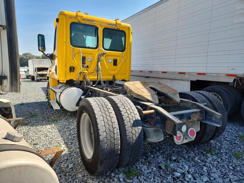 2014 Freightliner All other VIN 3AKBGDDV4ESFZ0422 COPART salvage auction — MINOR DENT/SCRATCHES, DV, sold $2,200 on 2026-07-27 (photo 3)