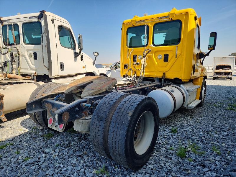 2014 Freightliner All other VIN 3AKBGDDV4ESFZ0422 COPART salvage auction — MINOR DENT/SCRATCHES, DV, sold $2,200 on 2026-07-30 (photo 4)