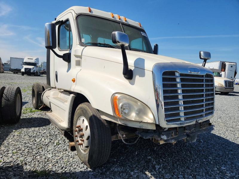 2015 Freightliner All other VIN 1FUBGED56FLGL0454 COPART salvage auction — FRONT END, DV, sold $200 on 2026-07-09 (photo 1)