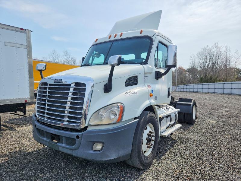 2018 Freigliner All other VIN 1FUBGADVXJLJY2573 COPART salvage auction — WATER/FLOOD, WF, sold $725 on 2026-07-29 (photo 2)