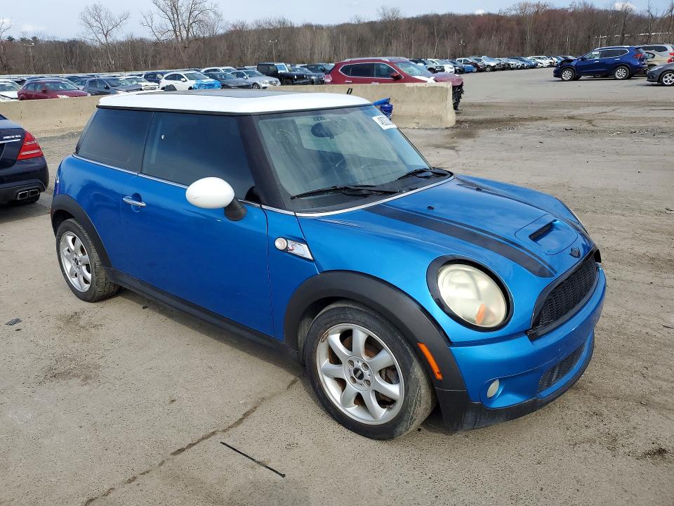 2009 Mini Cooper VIN WMWMF73589TW87141 COPART salvage auction — NORMAL WEAR, Fl - Certificate Of Title (P), sold $1,200 on 2026-08-24 (photo 4)