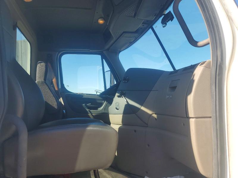 2016 Freightliner All other VIN 1FUBGEDV9GLHC5703 COPART salvage auction — MECHANICAL, IN - CERTIFICATE OF TITLE, sold $6,000 on 2026-07-10 (photo 5)