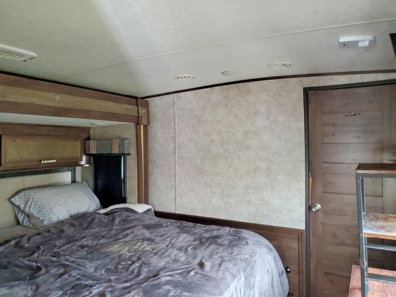2018 Highland ridge Highland ridge VIN 58TCH0BV3J3XH3082 COPART salvage auction — WATER/FLOOD, TX - SALVAGE TITLE-FLOOD DAMAGE, sold $1,500 on 2026-07-28 (photo 9)