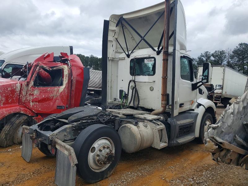 2017 Peterbilt All models VIN 1XPBA48X3HD428839 COPART salvage auction — MINOR DENT/SCRATCHES, IN - CERTIFICATE OF TITLE, sold $5,000 on 2026-07-07 (photo 4)