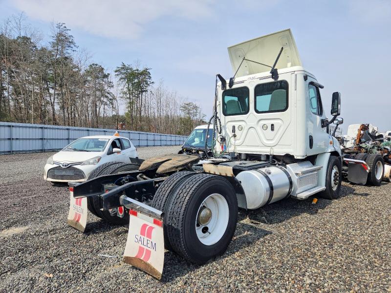 2018 Freigliner All other VIN 1FUBGADVXJLJY2573 COPART salvage auction — WATER/FLOOD, WF, sold $725 on 2026-07-29 (photo 4)