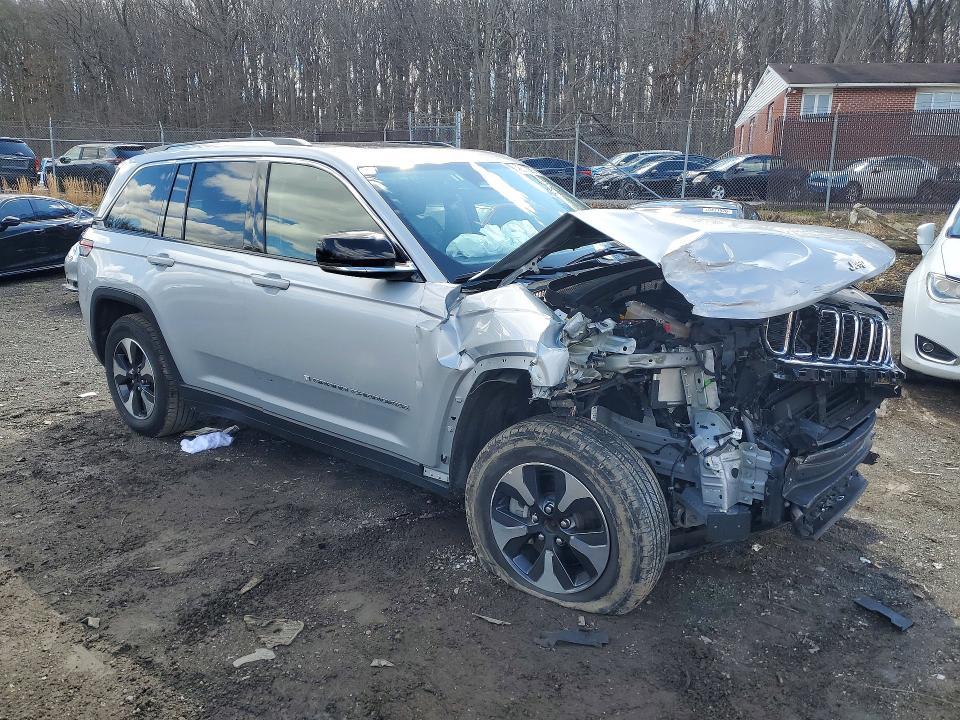 2023 Jeep Cherokee VIN 1C4RJYB60PC626080 COPART salvage auction — FRONT END, Fl - Certificate Of Destruction (P), sold $10,300 on 2026-07-30 (photo 4)