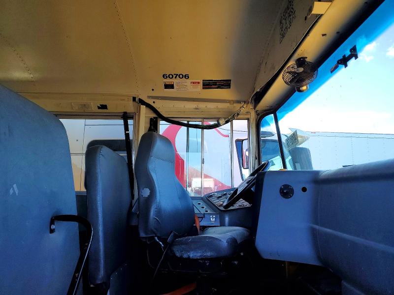2014 Ic VIN 4DRBUAAP8EB780609 COPART salvage auction — NORMAL WEAR, Il - Certificate Of Title, sold $2,500 on 2026-07-28 (photo 5)