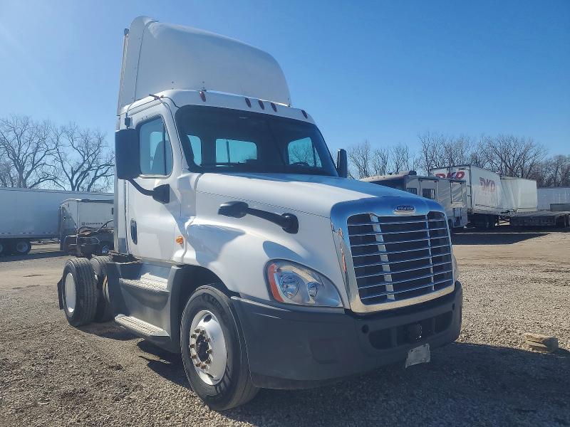 2016 Freightliner All other VIN 1FUBGEDV9GLHC5703 COPART salvage auction — MECHANICAL, IN - CERTIFICATE OF TITLE, sold $6,000 on 2026-07-10 (photo 1)
