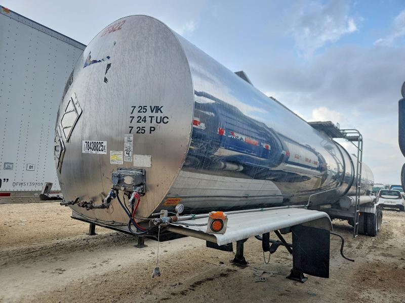 2001 Walker Trailer VIN 5WSAC42201N034066 COPART salvage auction — REAR END, SV, sold $1,100 on 2026-07-23 (photo 2)