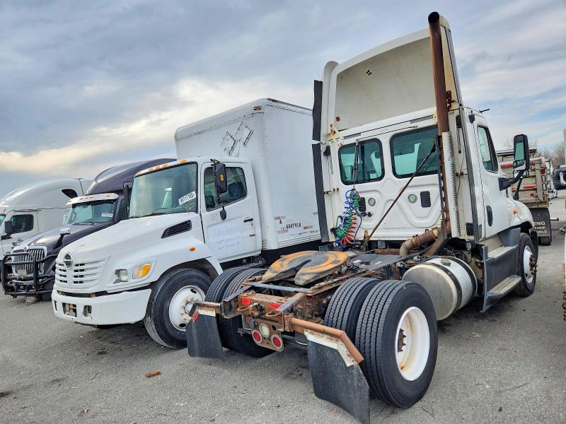 2016 Freightliner All other VIN 1FUBGEDV4GLHC5673 COPART salvage auction — MINOR DENT/SCRATCHES, IN - CERTIFICATE OF TITLE, sold $5,000 on 2026-07-29 (photo 4)