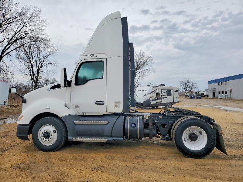 2016 Kenworth All models VIN 1XKYA48X7GJ496335 COPART salvage auction — MINOR DENT/SCRATCHES, CT, sold $6,100 on 2026-07-08 (photo 9)
