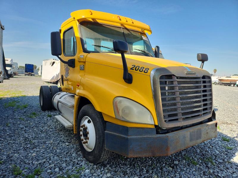 2014 Freightliner All other VIN 3AKBGDDV4ESFZ0422 COPART salvage auction — MINOR DENT/SCRATCHES, DV, sold $2,200 on 2026-07-30 (photo 1)