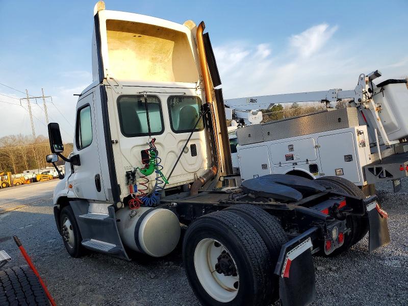 2016 Freightliner All other VIN 1FUBGEDV3GLHC5616 COPART salvage auction — MINOR DENT/SCRATCHES, IN - CERTIFICATE OF TITLE, sold $5,000 on 2026-07-29 (photo 3)