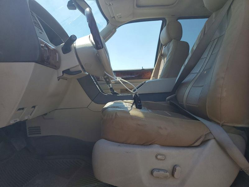 2004 Lincoln townhouse Navigator VIN 5LMFU27R34LJ37915 COPART salvage auction — MINOR DENT/SCRATCHES, CA - DIS/DLR/EXP ONLY CLEAN TITLE (P), sold $500 on 2026-07-27 (photo 7)