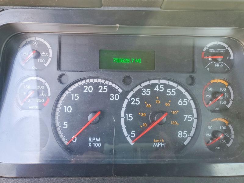 2016 Freightliner Cascadia 125 VIN 1FUBGEDV8GLHC5658 COPART salvage auction — MINOR DENT/SCRATCHES, IN - CERTIFICATE OF TITLE, sold $5,000 on 2026-07-28 (photo 8)